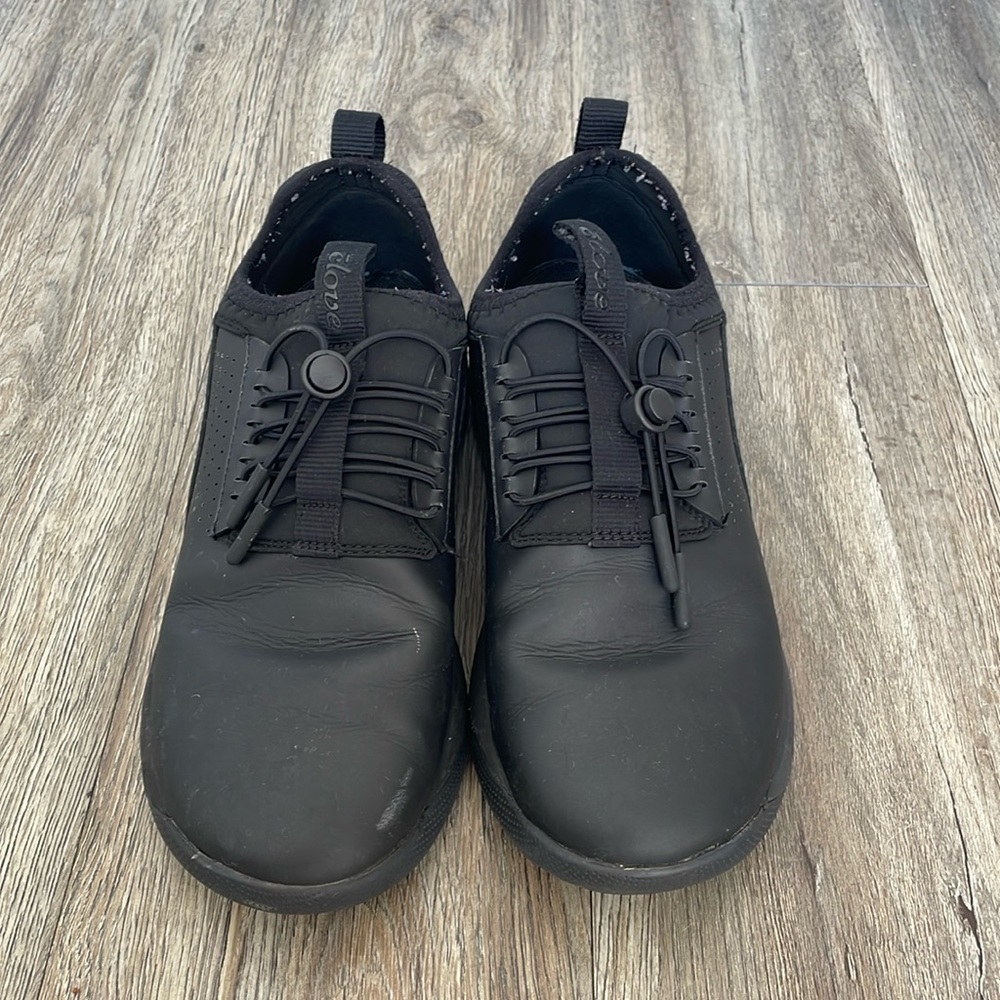 Clove Womens Healthcare All Black Sneaker Sz 8